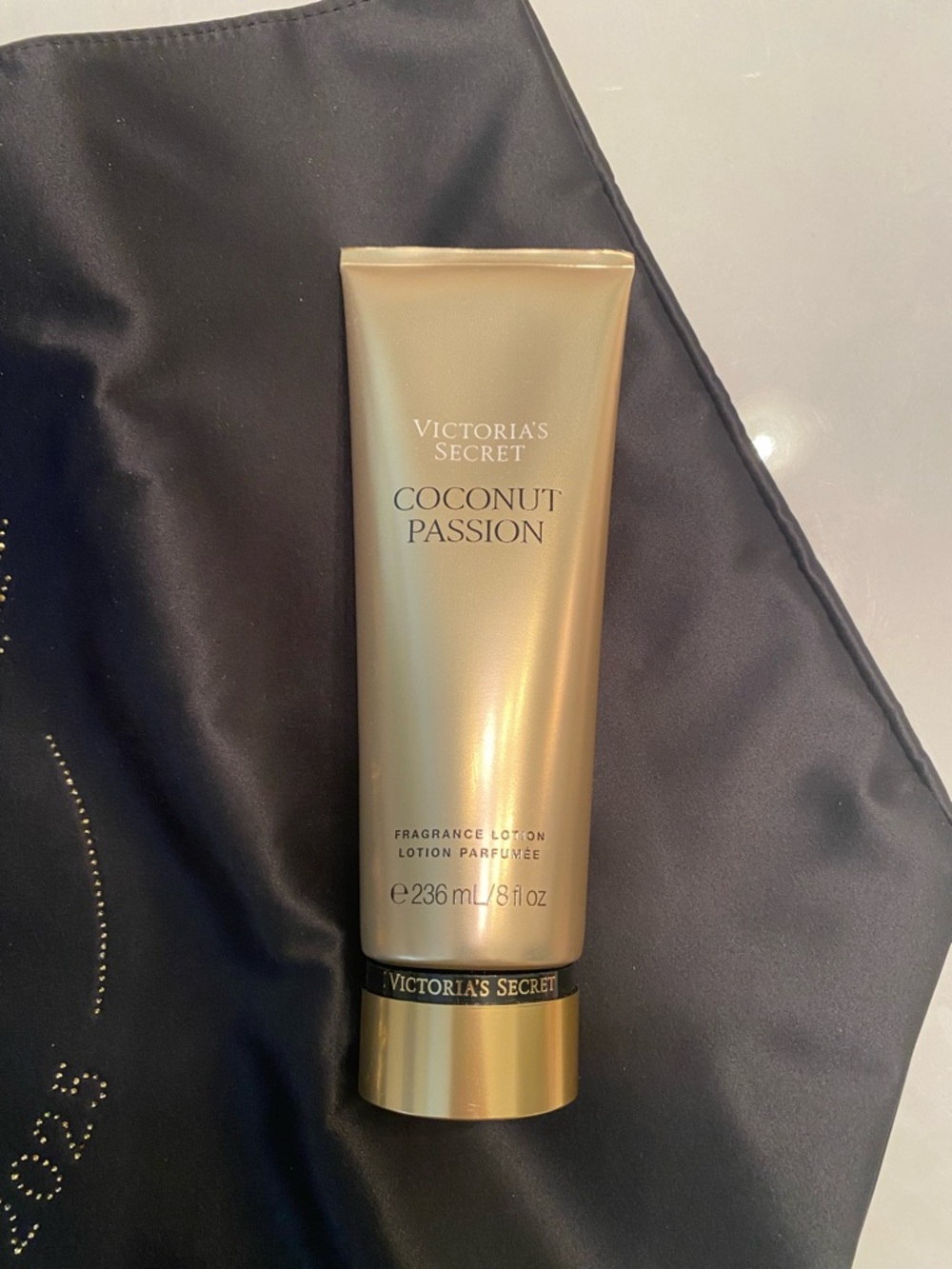 Victoria's Secret Fashion Show Tote with lotion - Picture 3 of 8